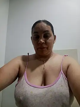 Snapshot of MirandaSoto chatting on April 4, 2026, 4:30 am MirandaSoto online show from April 4, 2026, 4:30 am