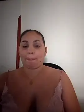 Snapshot of MirandaSoto chatting on March 7, 2025, 2:23 pm MirandaSoto online show from March 7, 2025, 2:23 pm