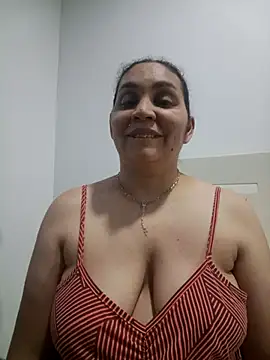 Snapshot of MirandaSoto chatting on April 16, 2026, 3:51 am MirandaSoto online show from April 16, 2026, 3:51 am