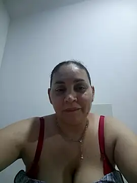 Snapshot of MirandaSoto chatting on May 6, 2026, 4:05 am MirandaSoto online show from May 6, 2026, 4:05 am