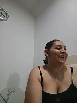 Snapshot of MirandaSoto chatting on May 27, 2026, 4:20 am MirandaSoto online show from May 27, 2026, 4:20 am