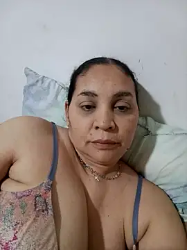 Snapshot of MirandaSoto chatting on April 18, 2026, 12:35 am MirandaSoto online show from April 18, 2026, 12:35 am