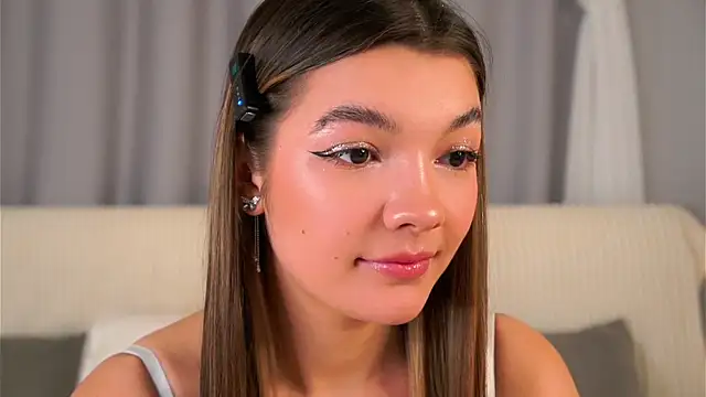 VeronaAppleberry online show from September 10, 2025, 11:09 am