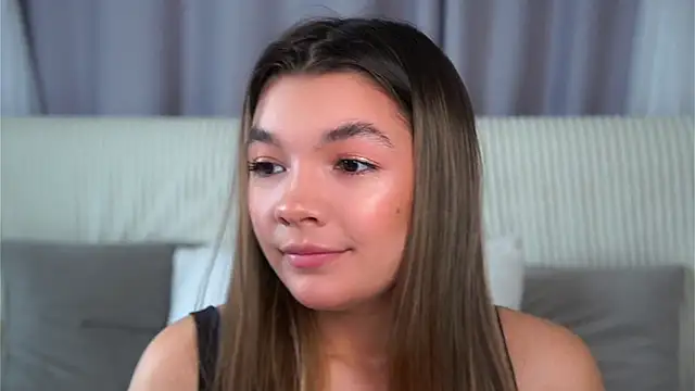 VeronaAppleberry online show from October 9, 2025, 11:11 am