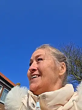 lisalustjouw online show from March 4, 2026, 12:13 pm