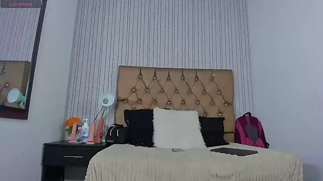 Snapshot of veneno_hot chatting on February 18, 2025, 3:41 pm veneno hot online show from February 18, 2025, 3:41 pm