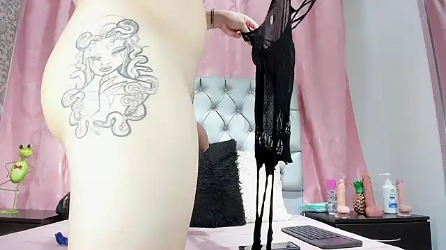 veneno hot online show from November 13, 2025, 1:15 pm