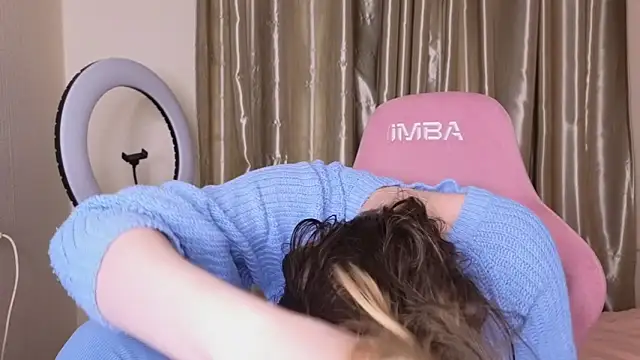 HanaMitsuri online show from April 4, 2026, 5:19 pm