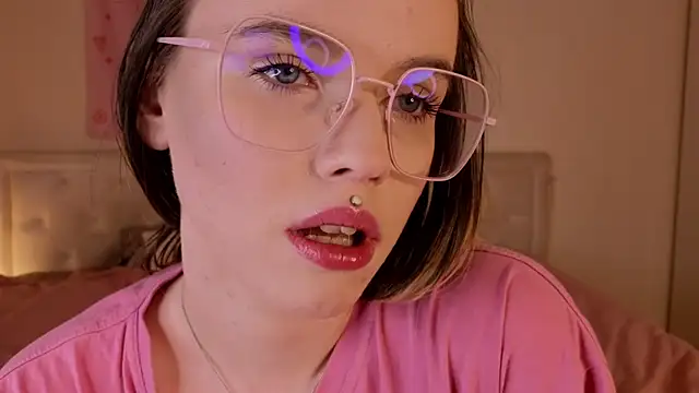 HanaMitsuri online show from November 14, 2025, 7:34 am