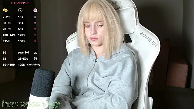 LizaKisses online show from November 15, 2025, 2:43 pm