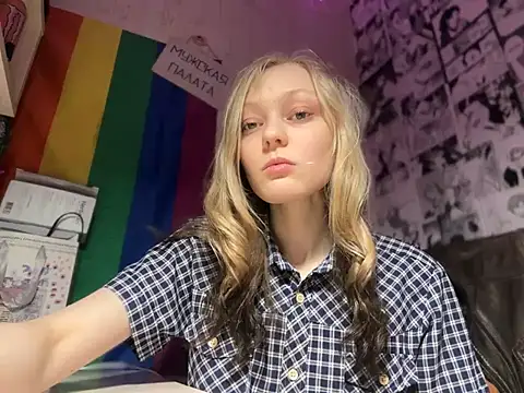 Snapshot of Midnight_Mystery chatting on January 11, 2025, 1:01 pm Midnight Mystery online show from January 11, 2025, 1:01 pm