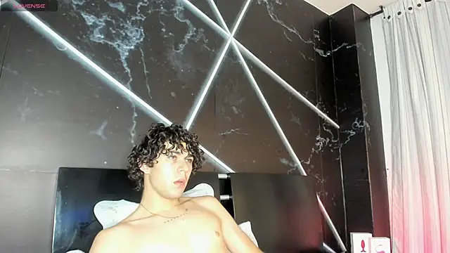 Luca ferrer  online show from October 25, 2025, 2:00 am