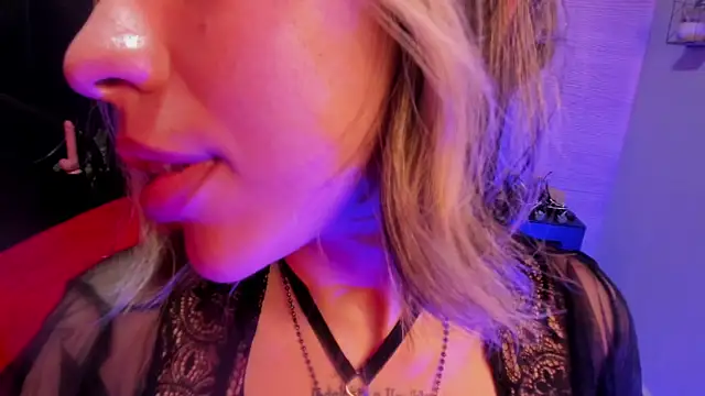 Snapshot of delilah_fix chatting on February 17, 2026, 9:45 pm delilah fix online show from February 17, 2026, 9:45 pm