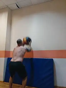 Snapshot of Crek666 chatting on February 27, 2026, 5:29 am Crek666 online show from February 27, 2026, 5:29 am