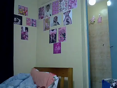 Horny-slut  online show from December 15, 2025, 7:31 pm