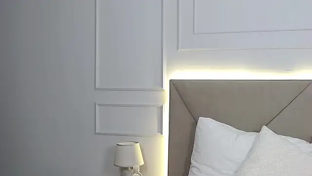 Snapshot of LeilaLow chatting on March 20, 2025, 6:09 pm LeilaLow online show from March 20, 2025, 6:09 pm