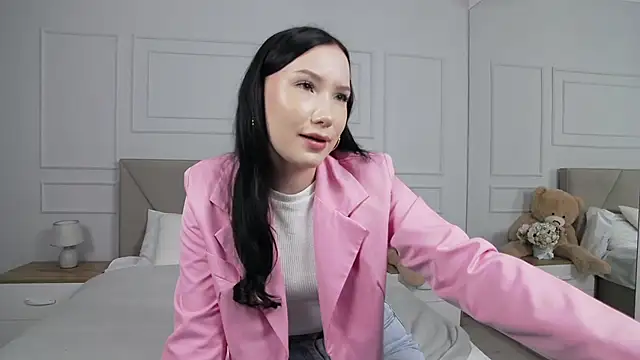 Snapshot of LeilaLow chatting on September 16, 2025, 11:44 am LeilaLow online show from September 16, 2025, 11:44 am