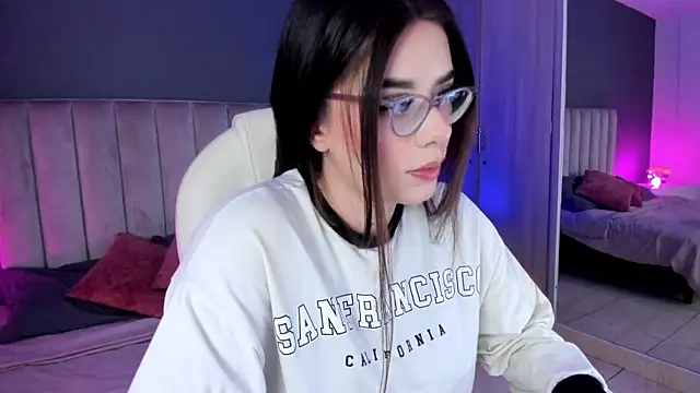 Snapshot of Charlotte_Olsen_ chatting on December 6, 2024, 7:17 pm Charlotte Olsen online show from December 6, 2024, 7:17 pm