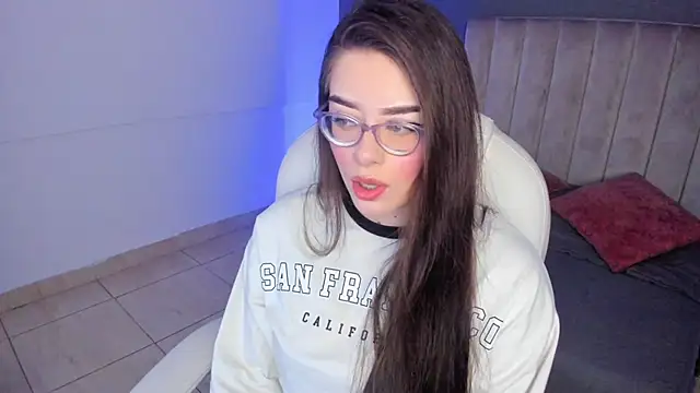 Snapshot of Charlotte_Olsen_ chatting on February 13, 2025, 12:43 pm Charlotte Olsen online show from February 13, 2025, 12:43 pm