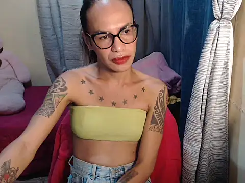 Snapshot of Indaypakay_ts chatting on March 1, 2026, 12:43 am Indaypakay ts online show from March 1, 2026, 12:43 am