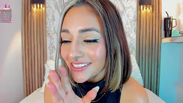 Snapshot of Nanda_Vixen chatting on March 20, 2025, 5:24 am Nanda Vixen online show from March 20, 2025, 5:24 am