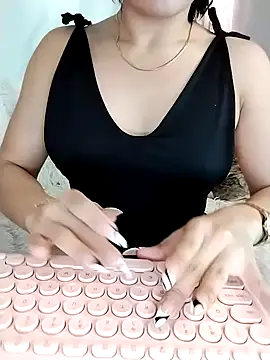 Snapshot of Nanda_Vixen chatting on September 15, 2025, 10:32 pm Nanda Vixen online show from September 15, 2025, 10:32 pm