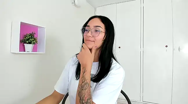 Snapshot of ASIAM_BRUNET chatting on January 11, 2025, 4:14 pm ASIAM BRUNET online show from January 11, 2025, 4:14 pm