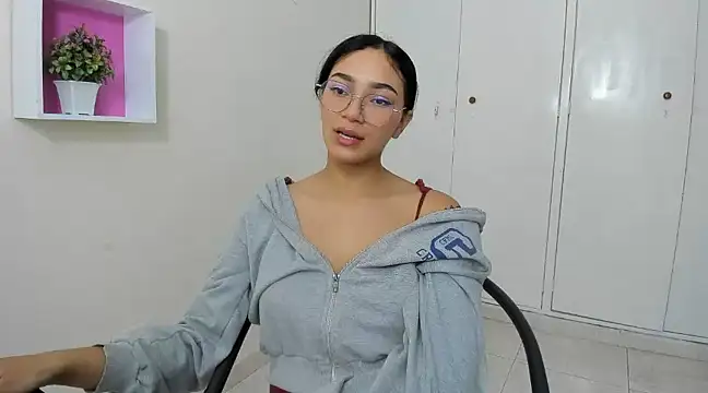 Snapshot of ASIAM_BRUNET chatting on March 14, 2025, 1:13 pm ASIAM BRUNET online show from March 14, 2025, 1:13 pm