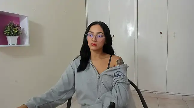 Snapshot of ASIAM_BRUNET chatting on March 13, 2025, 12:56 pm ASIAM BRUNET online show from March 13, 2025, 12:56 pm