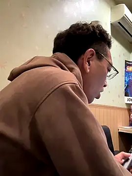 Hideen-real-face online show from October 30, 2025, 7:28 am