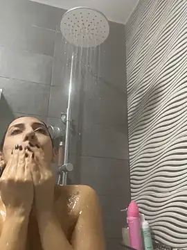 julialupato1606 online show from March 24, 2026, 10:37 am