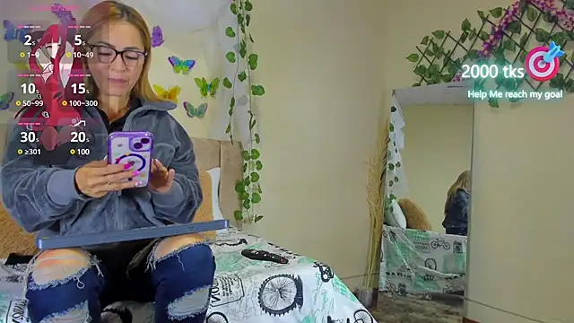 Snapshot of emagarcia chatting on March 13, 2025, 3:06 pm emagarcia online show from March 13, 2025, 3:06 pm