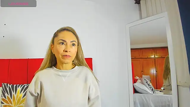 Snapshot of emagarcia chatting on November 30, 2025, 11:00 am emagarcia online show from November 30, 2025, 11:00 am