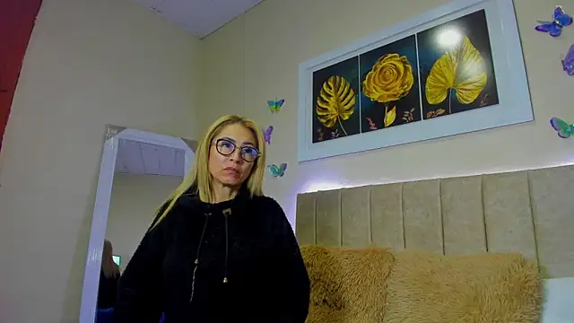 Snapshot of emagarcia chatting on September 26, 2025, 11:06 am emagarcia online show from September 26, 2025, 11:06 am