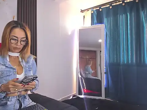 Snapshot of emagarcia chatting on February 28, 2026, 1:00 pm emagarcia online show from February 28, 2026, 1:00 pm