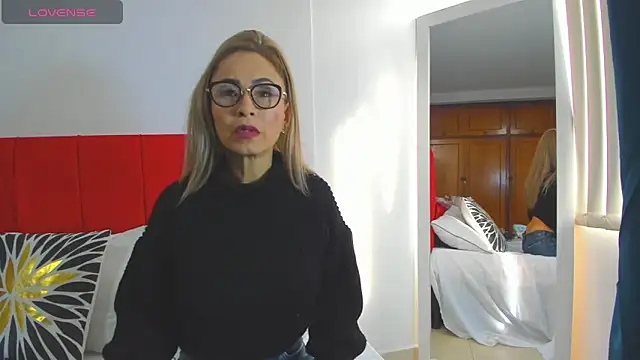 Snapshot of emagarcia chatting on November 29, 2025, 1:00 pm emagarcia online show from November 29, 2025, 1:00 pm