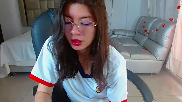 zoecruzz online show from March 26, 2026, 2:15 pm