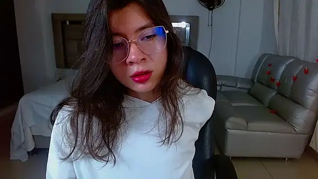 zoecruzz online show from March 24, 2026, 2:06 pm