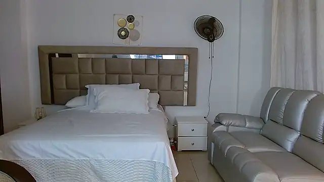 zoecruzz online show from February 6, 2026, 2:57 pm