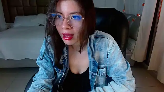 zoecruzz online show from April 5, 2026, 1:29 pm