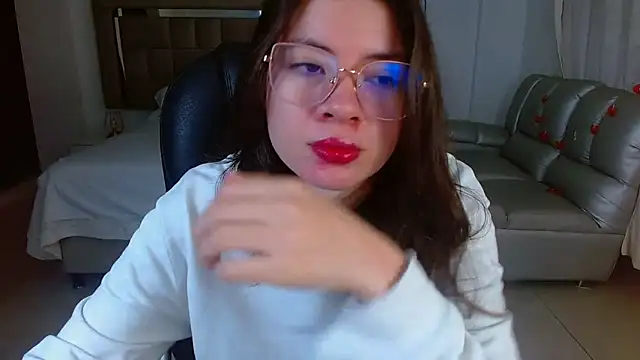 zoecruzz online show from March 28, 2026, 1:23 pm