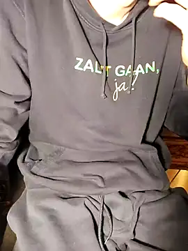 Snapshot of langelul12 chatting on January 6, 2025, 7:45 pm langelul12 online show from January 6, 2025, 7:45 pm