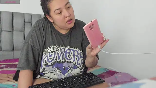 Snapshot of cutiepeach chatting on December 3, 2024, 10:12 am cutiepeach online show from December 3, 2024, 10:12 am