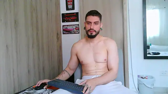 Snapshot of Aaron_kwok28 chatting on February 22, 2026, 7:59 pm Aaron kwok28 online show from February 22, 2026, 7:59 pm