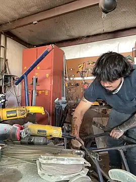 yomanfriend online show from December 20, 2024, 9:06 pm