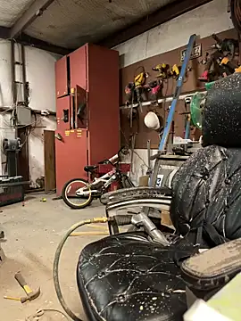 yomanfriend online show from November 25, 2025, 12:22 am