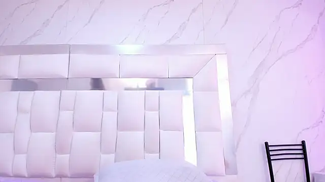 BritneyCollins online show from November 29, 2025, 1:11 pm