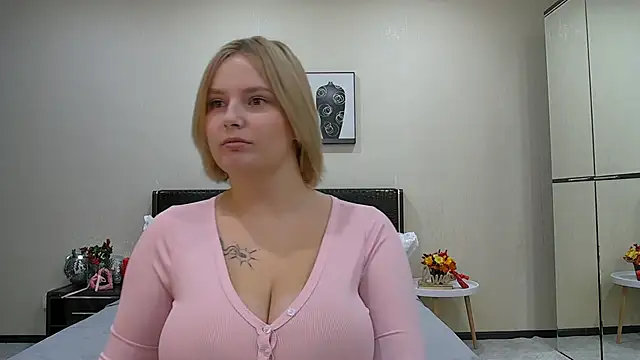 Snapshot of DianeMills chatting on November 19, 2025, 7:03 pm DianeMills online show from November 19, 2025, 7:03 pm