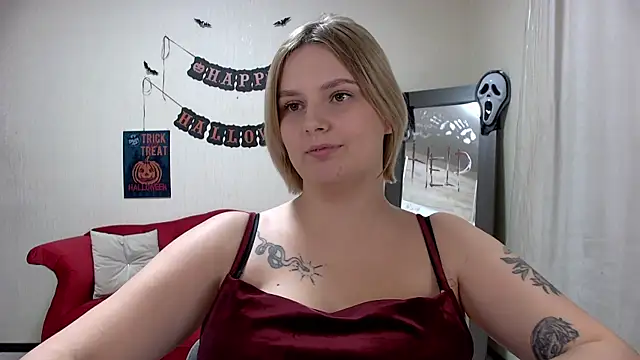 Snapshot of DianeMills chatting on October 31, 2025, 5:53 pm DianeMills online show from October 31, 2025, 5:53 pm