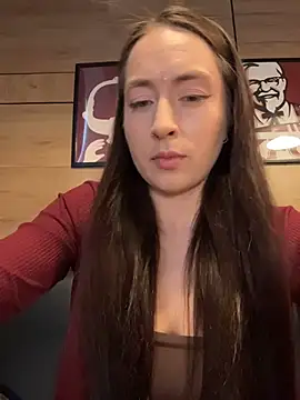 Holly Play online show from May 15, 2026, 8:01 am